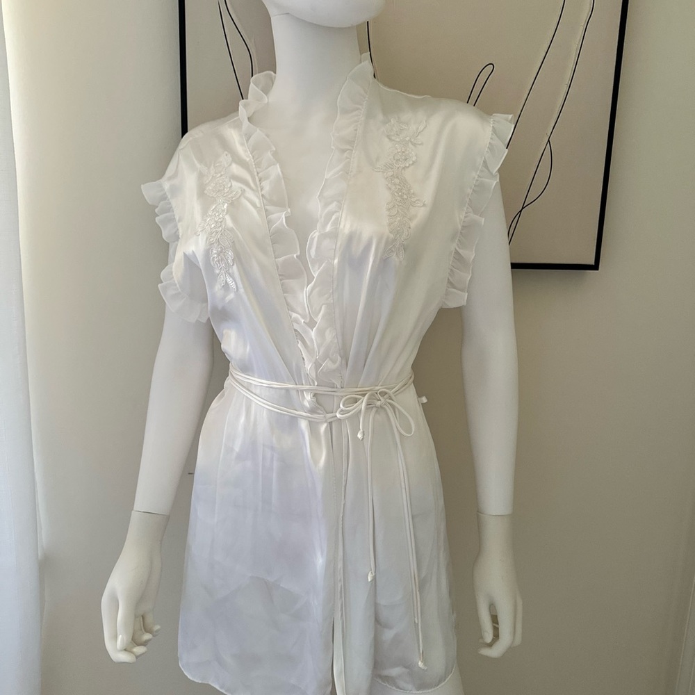 Intimo Cream Ruffled Kimono